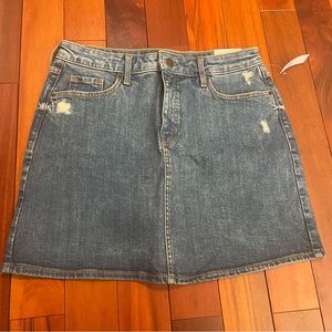 Old Navy Denim skirt.   New with tags.  Size 8